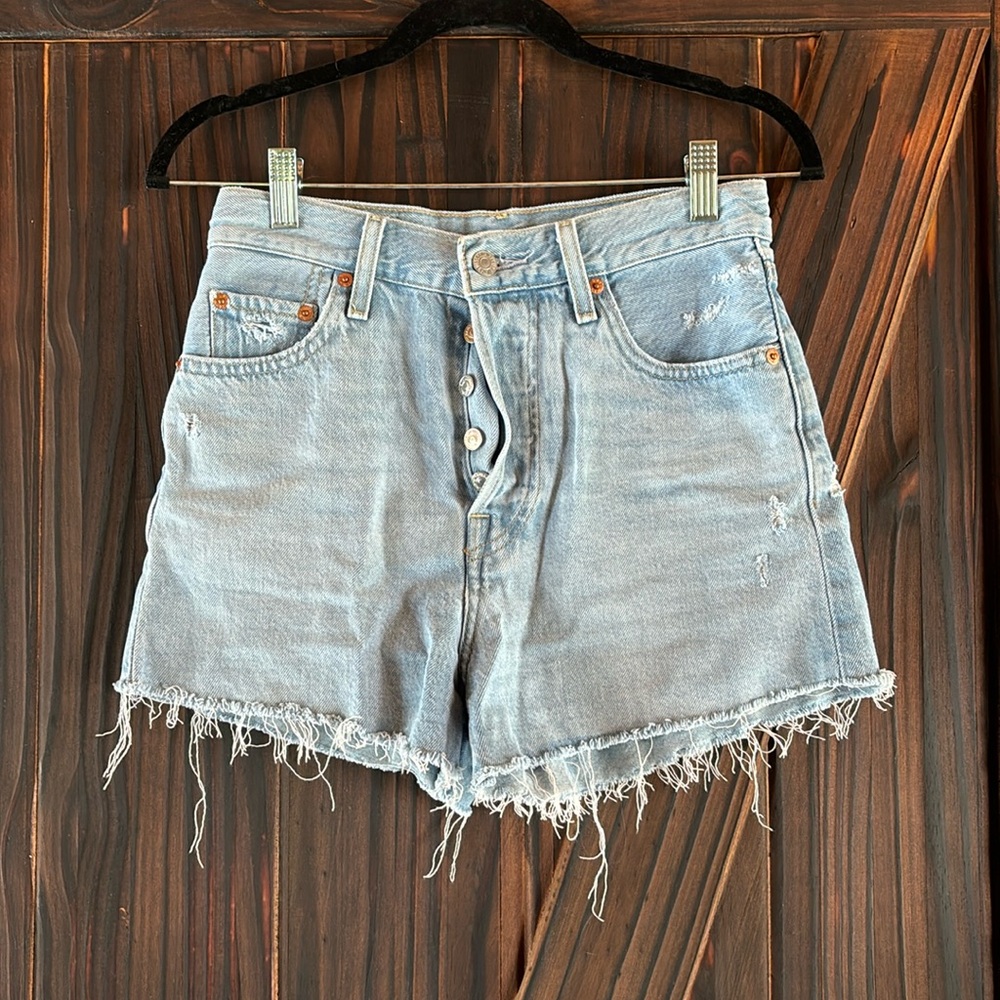 High waisted, jean shorts with stretch